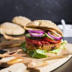 Burger und Veganer Platterbsen-Patty
