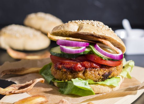 Burger und Veganer Platterbsen-Patty
